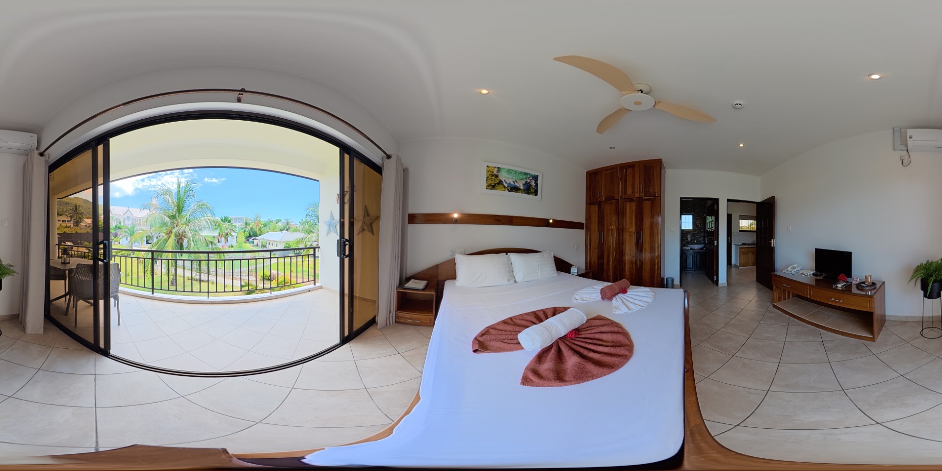 Superior Gardenside Bedroom 360
