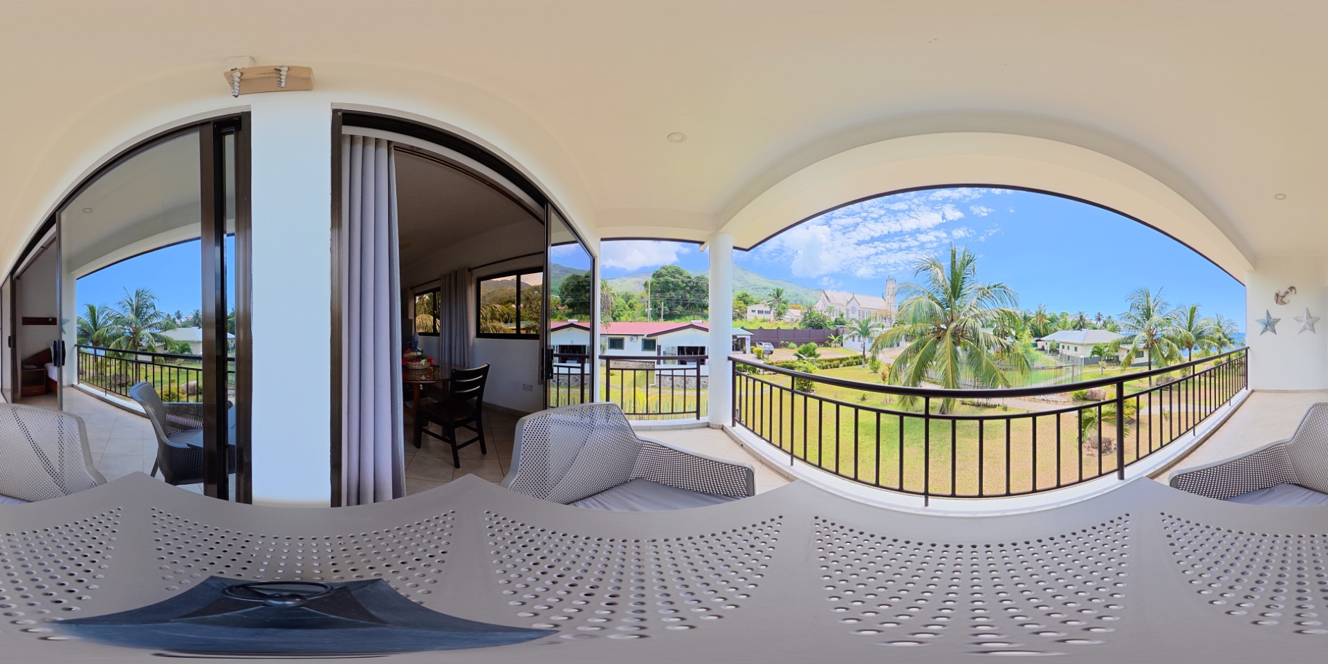Superior Gardenside Balcony 360