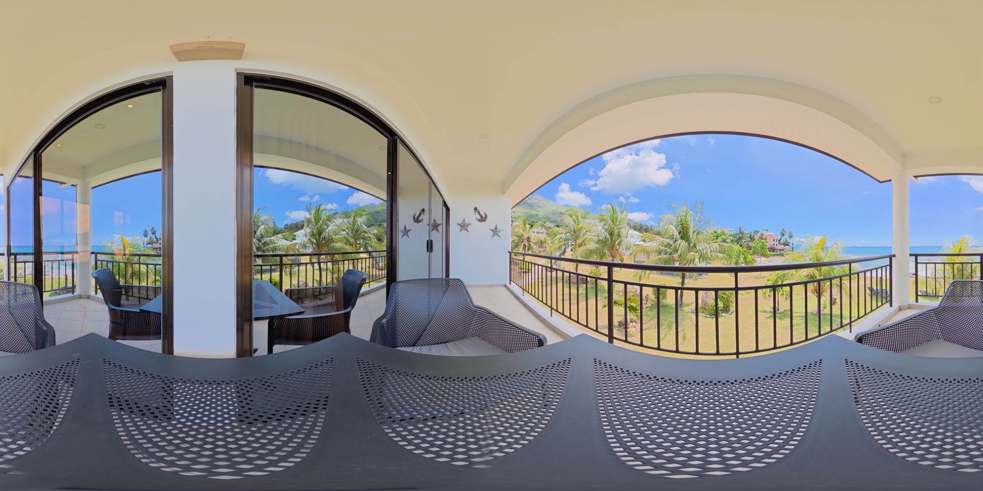Superior Seaside Balcony 360