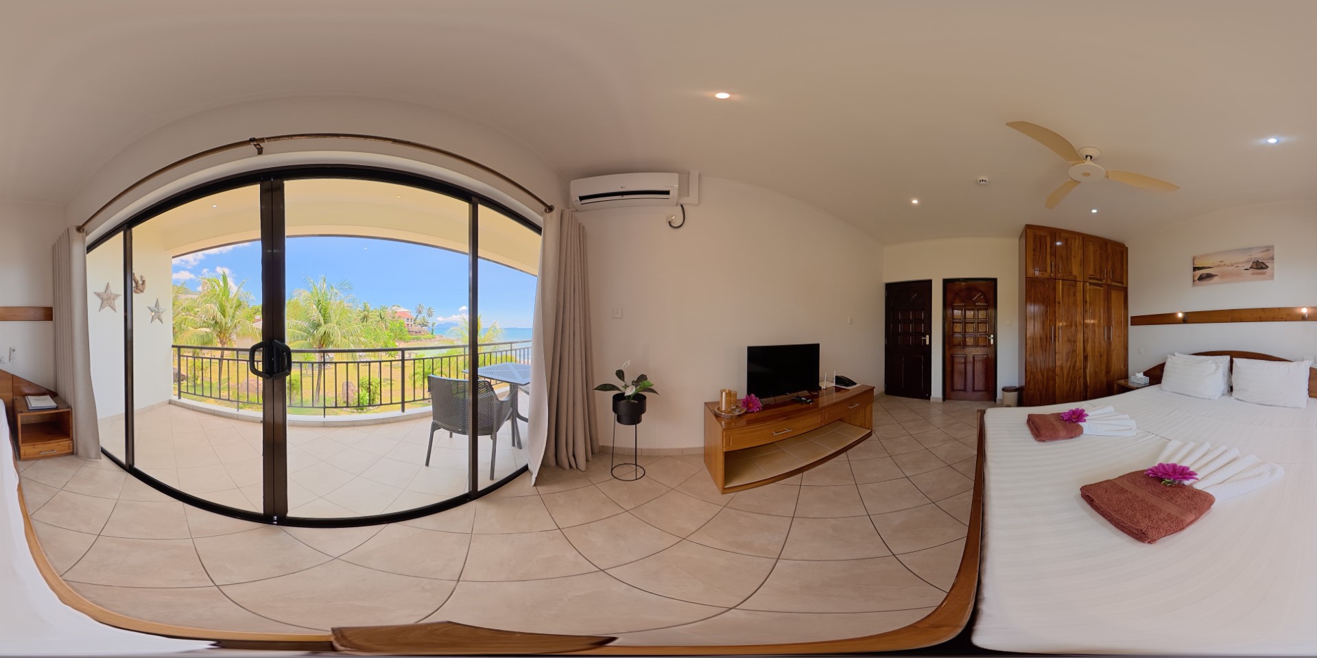 Superior Seaside Bedroom 360