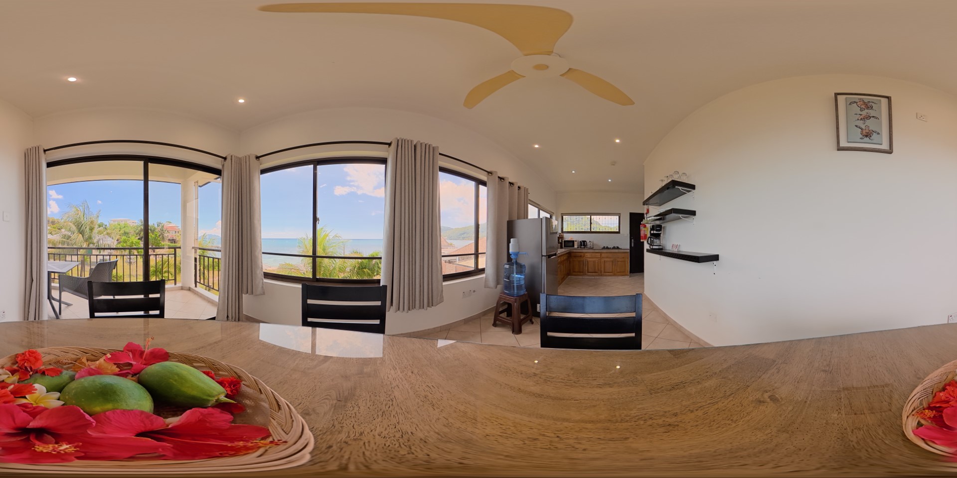 Superior Seaside Dining Area 360